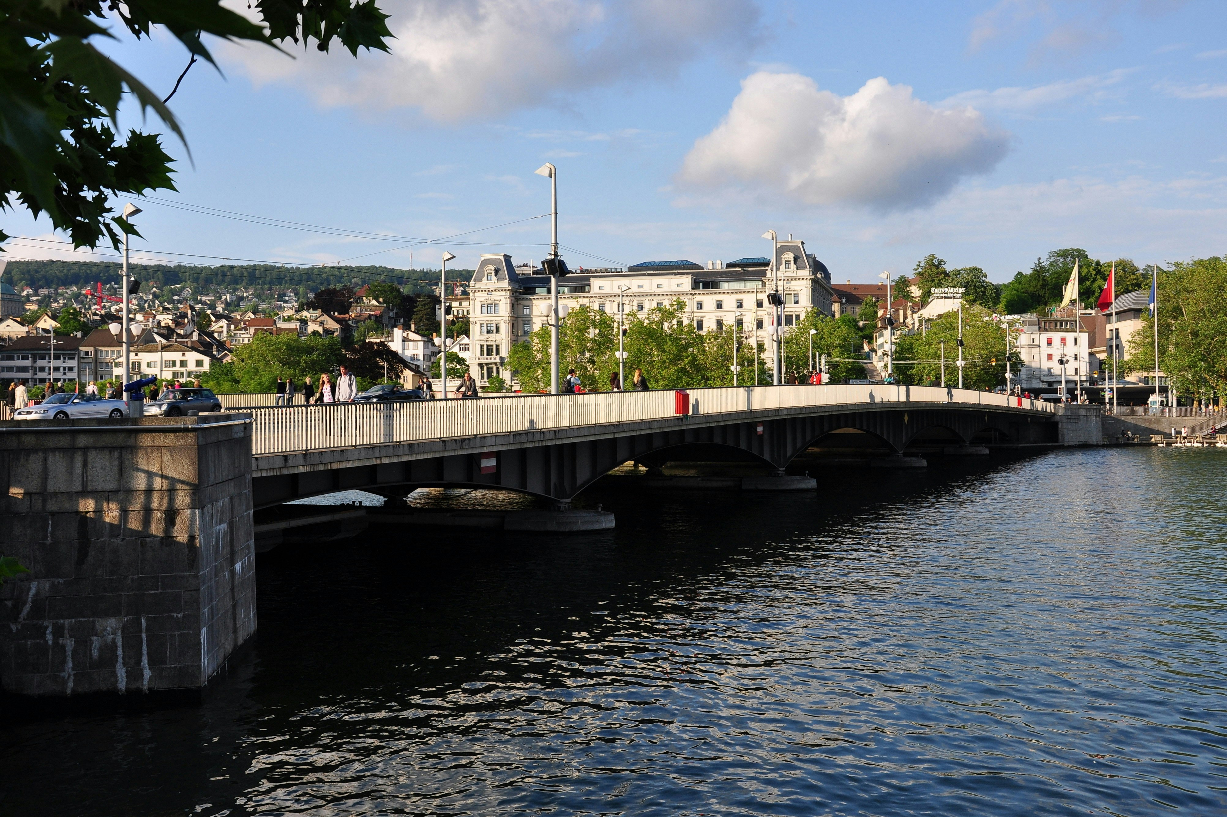 Münsterbrücke: Zurich's Premier Historical Catwalk