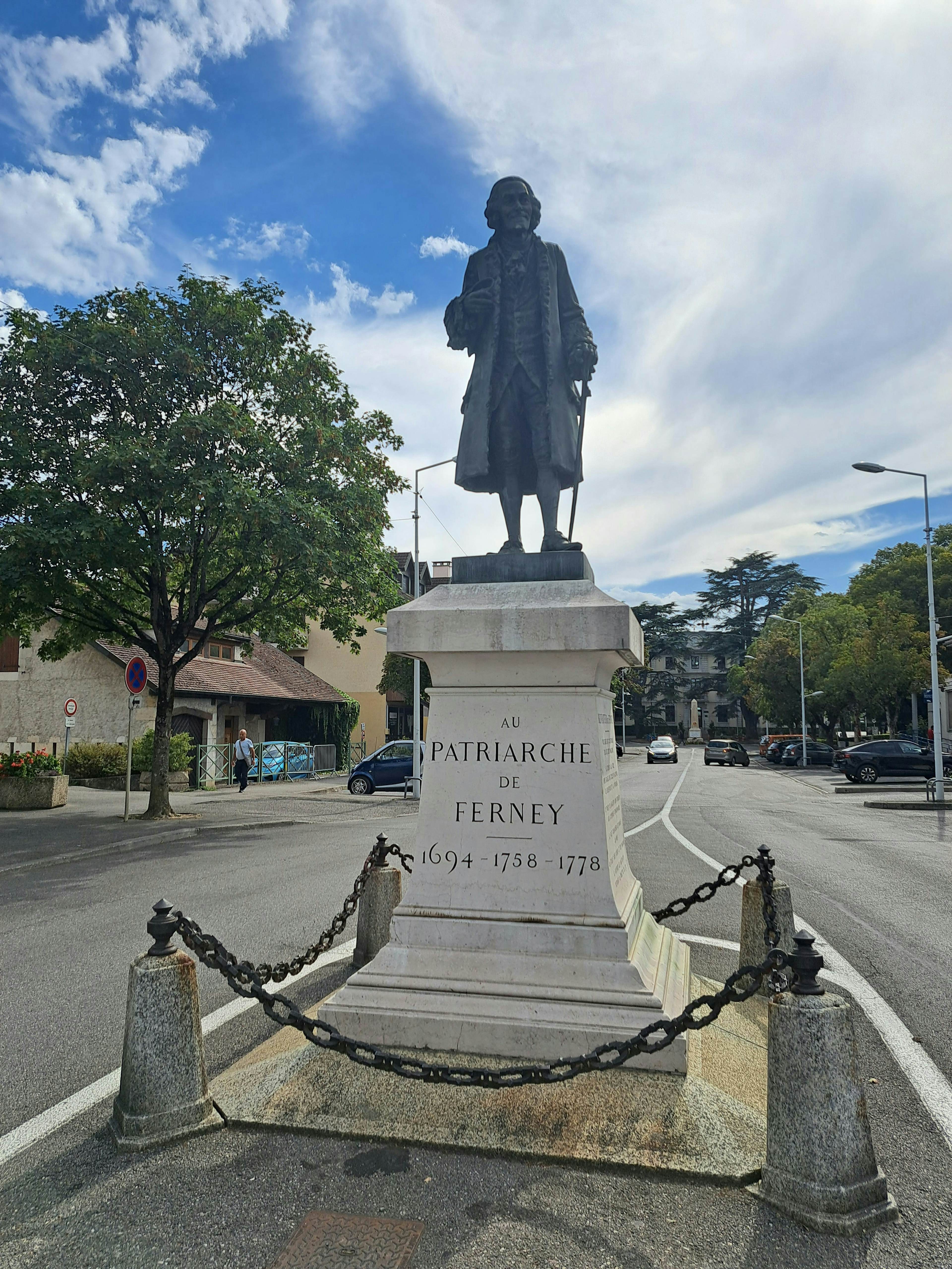 Statue of Voltaire