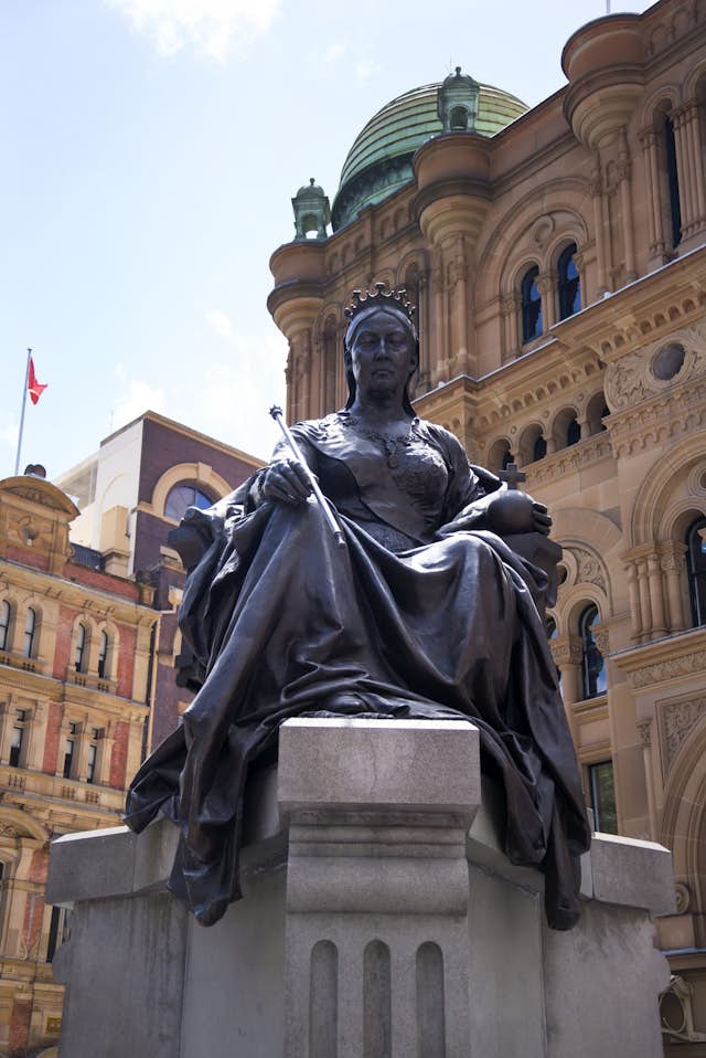 Queen Victoria Statue