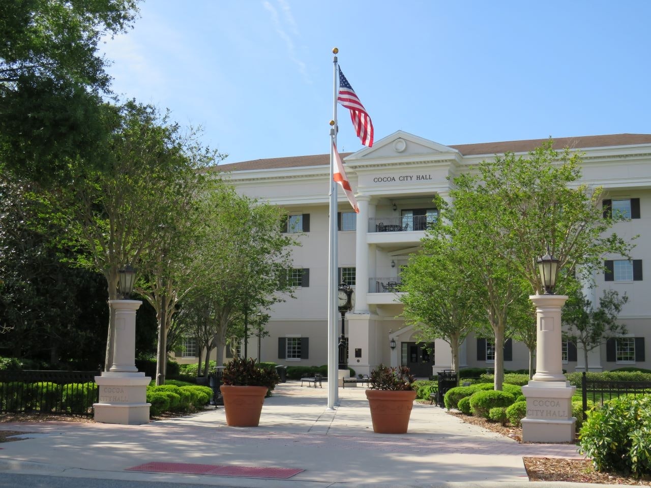 Cocoa City Hall, image size:1280x960