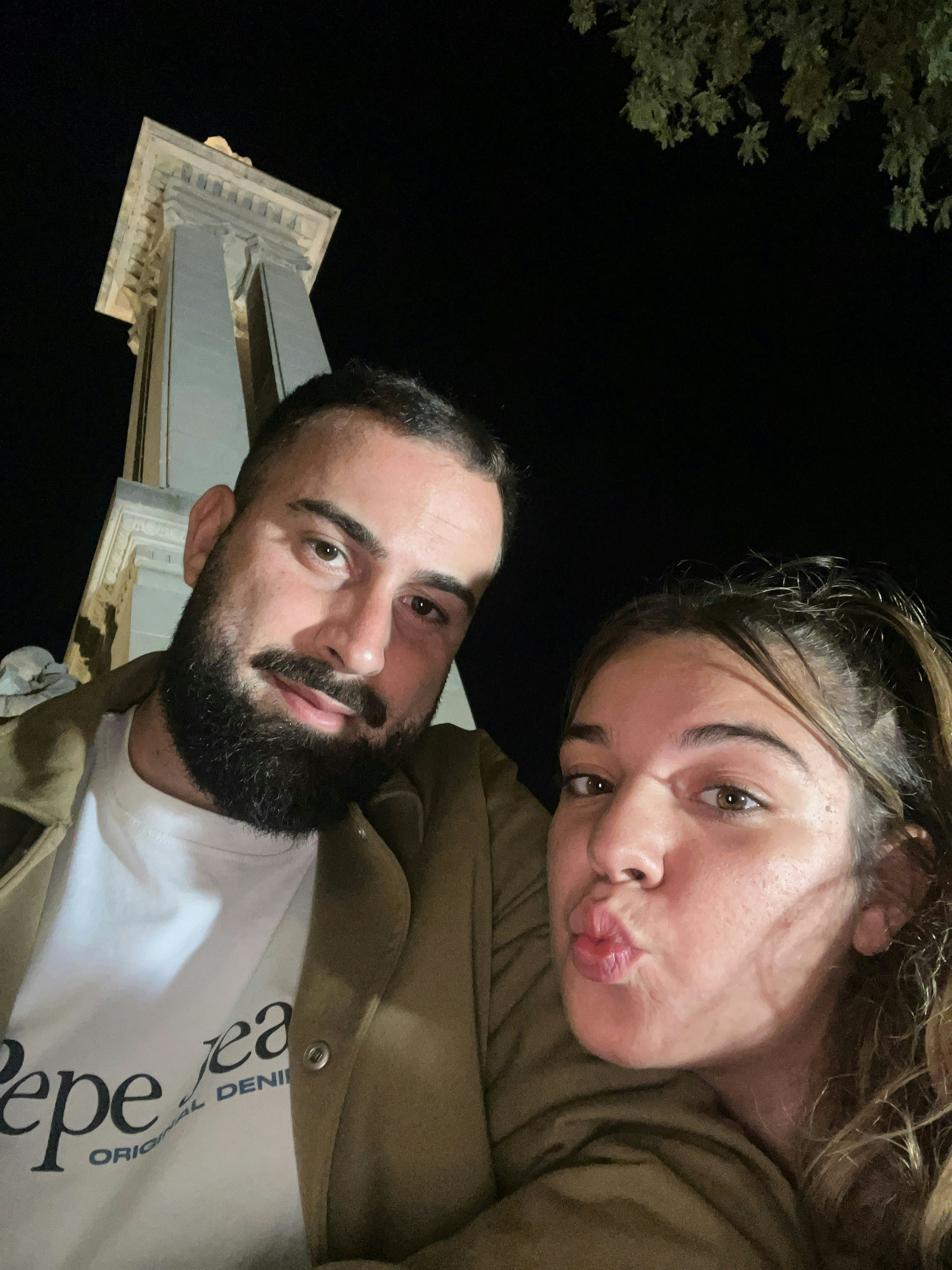 Misterio de asesinato: Resuelve el caso en Seville second image