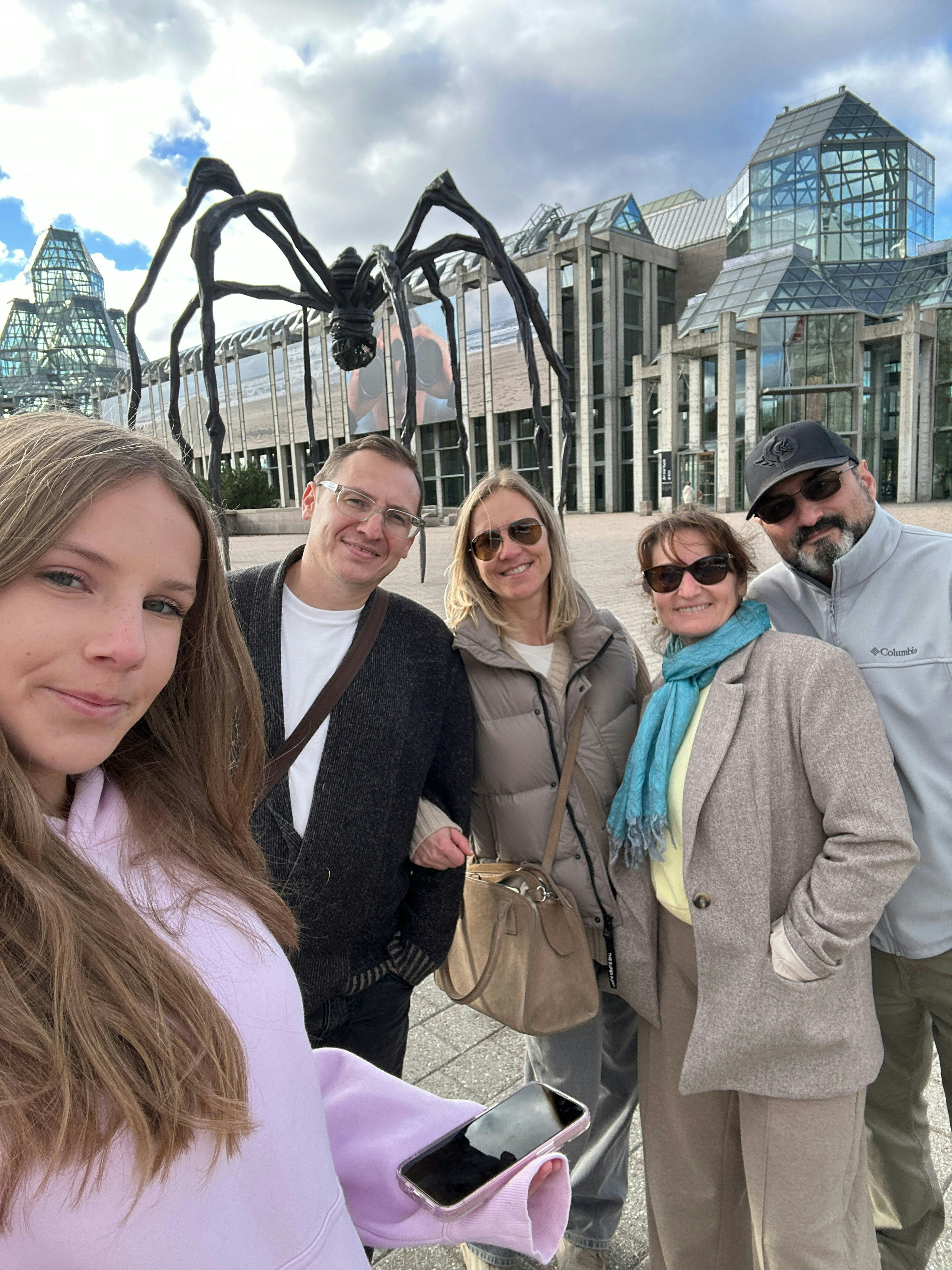 Misterul din Umbre: Moartea Bellei Wanderlust în Byward Market - Parliament Hill Ottawa image 2